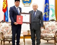 С.Бямбацогт гишүүн Монгол Улсын Үндсэн хуулийн цэцийн “Өргөмжлөх бичиг”-ээр шагнагдлаа