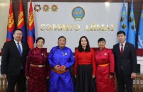 Төрийн дээд шагнал одон, медаль гардууллаа