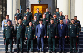 МОНГОЛ УЛСЫН БАТЛАН ХАМГААЛАХ, ЗЭВСЭГТ ХҮЧИН ХОЁР ГАВЬЯАТ, НЭГ ХОШУУЧ ГЕНЕРАЛ, ДӨРВӨН БРИГАДЫН ГЕНЕРАЛААР БҮЛ НЭМЛЭЭ