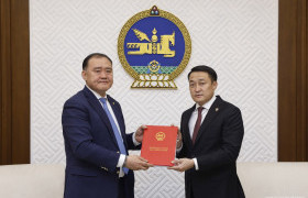 Монгол Улсын нэгдсэн төсвийн 2026 оны төсвийн хүрээний мэдэгдэл, 2027-2028 оны төсвийн төсөөллийн тухай хуулийн төслийг өргөн мэдүүллээ