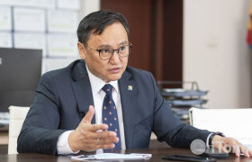 Ж.Чинбүрэн: Яам ЭМДС-г заавал өөрийнхөө доор байлгах нь ямар ач холбогдолтой юм. Эсрэгээрээ эмнэлэг, өвчтөн, даатгал гурвын дунд садаа болж байна