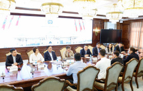 УИХ-ын дарга Д.Амарбаясгалан “Огцрох амархан” жагсаалын жагсагчдын төлөөлөлтэй уулзлаа