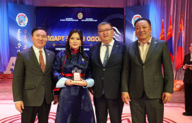 Төв сайхан нутгийн минь 430 ээж өнөөдөр "Алдарт эхийн I, II" зэргийн одонгоо гардан авлаа