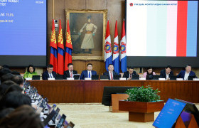 УИХ ДАХЬ МАН-ЫН БҮЛЭГ МОНГОЛ УЛСЫН ЕРӨНХИЙ САЙДААР Г.ЗАНДАНШАТАРЫГ ТОМИЛОХЫГ ДЭМЖЛЭЭ