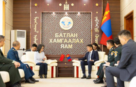Батлан хамгаалахын сайд Д.Батлут БНХАУ-аас Монгол Улсад суугаа Онц бөгөөд бүрэн эрхт Элчин сайд Шэнь Миньжуанийг хүлээн авч уулзлаа