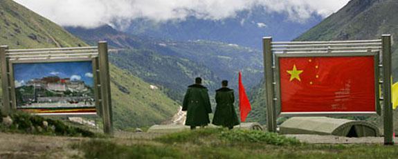 Энэтхэг улс Хятадын хилийн ойролцоо цэргийн хүчээ хуримтлуулж байна 
