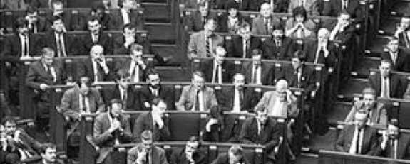 Польшид шар айрагны намынхан парламентын хуралдаа согтуу ирцгээдэг байжээ