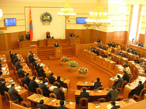 Монгол Улсын Их Хурлын гишүүдээс уучлалт гуйх ёстой гэж үзэж байна