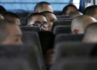 Хойд Солонгосын дүрвэгчдийг Хятадыг орхин явахыг зөвшөөрчээ