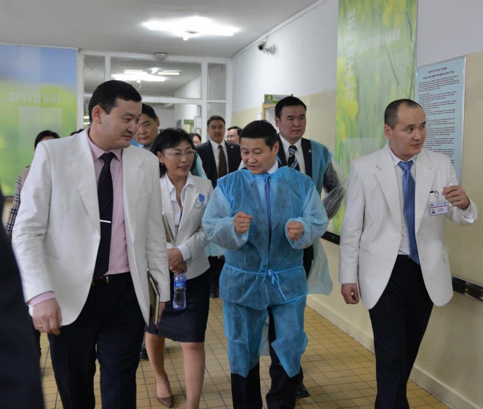Төв эмнэлэг жинхэнэ утгаараа ажиллаж чадахгүй  байгаагаас иргэд Солонгос, Тайландыг зорьж байна