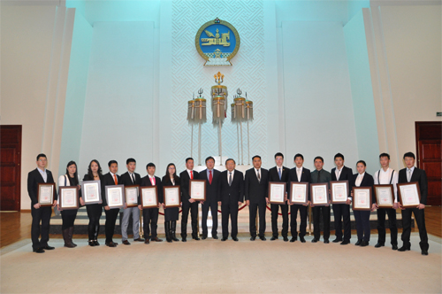 Монгол Улсын Ерөнхийлөгчийн нэрэмжит 2014 оны тэтгэлгийг хүртсэн шилдэг оюутнууд тодорлоо