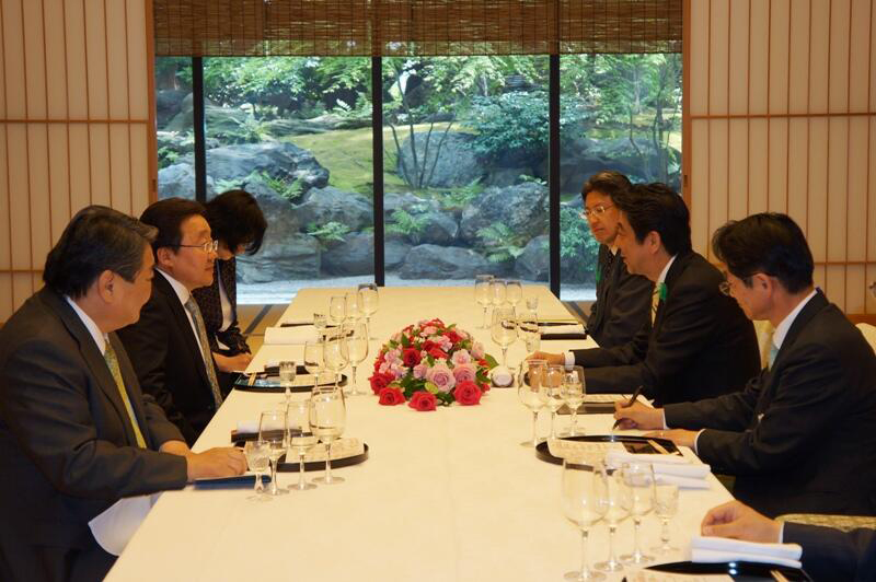 Ерөнхийлөгч Японы Ерөнхий сайдтай үдийн зоог барилаа