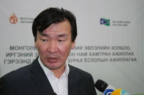 С.Ганбаатар: Монголд бүлэглэл дэндүү хүчээ авчихаж