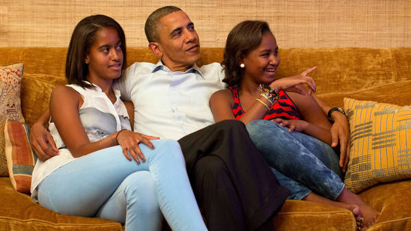 Б.Обама охиддоо хамгийн бага цалингаар амьдрахыг заадаг