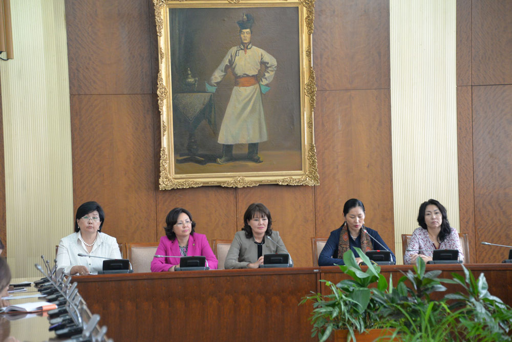 Улсын Их Хурлын эмэгтэй гишүүд хэвлэлийн хурал хийлээ