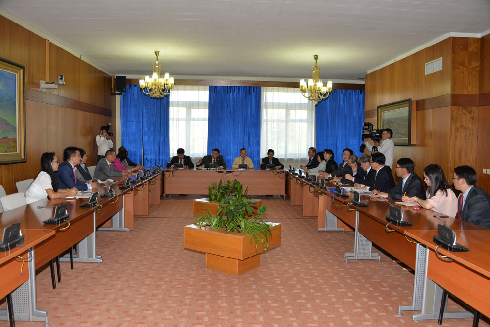 “Монгол-Солонгосын эдийн засгийн форумын Удирдах зөвлөлийн гишүүд Солонгосын төлөөлөгчидтэй уулзлаа