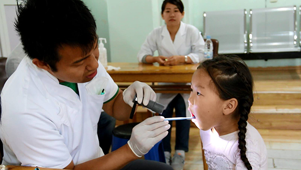 Япон улсын шүдний эмч нар Дархан-Уул аймгийн иргэдэд үнэ төлбөргүй үйлчиллээ