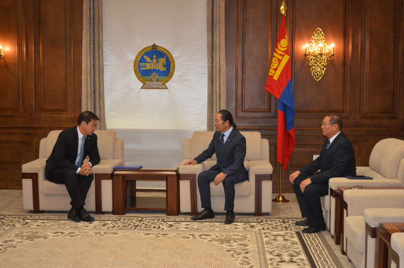 Монгол Улсын Засгийн газрын зарим гишүүдийг томилуулах тухай тогтоолын төслийг өргөн барив