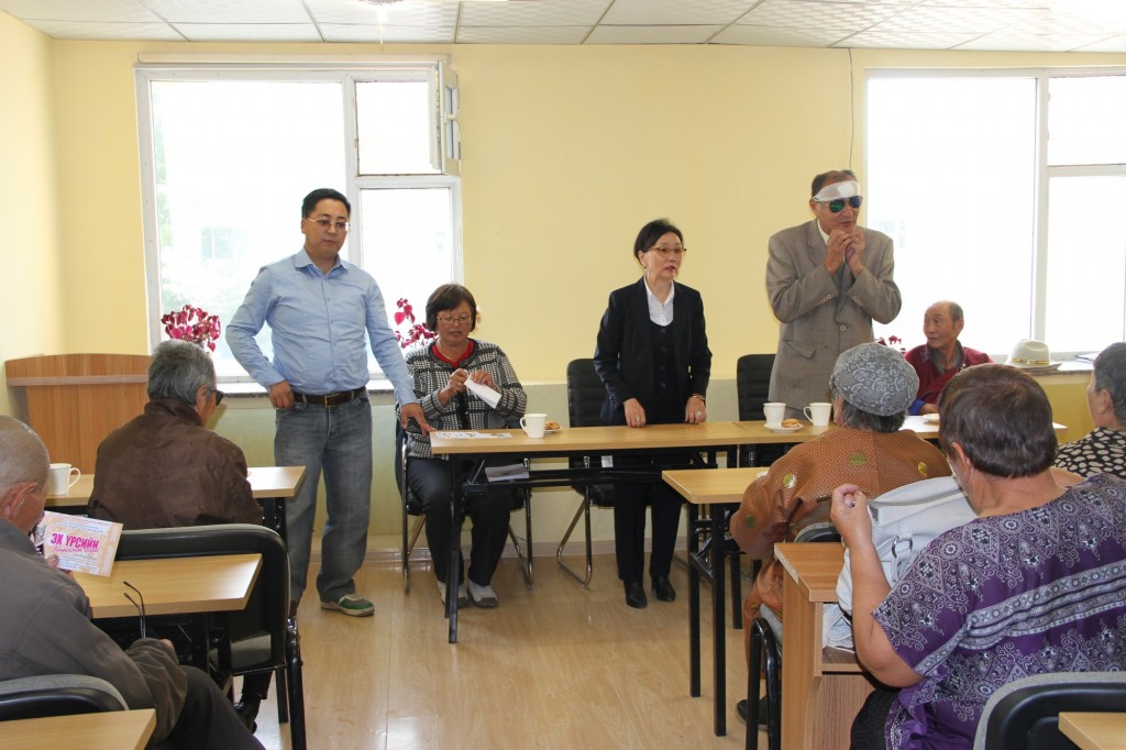 Монголын хараагүйчүүдын үндэсний холбооны ахмадуудтай уулзалт хийв