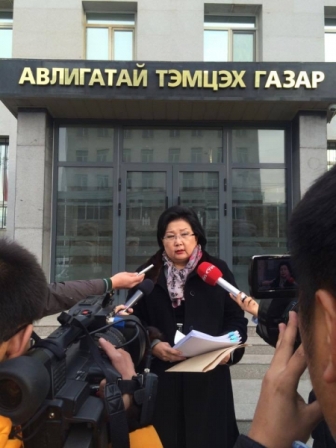 Халх гол сумын нэр бүхий удирдлага Монгол улсын газрыг хууль бусаар гадаадын иргэнд эзэмшүүлжээ