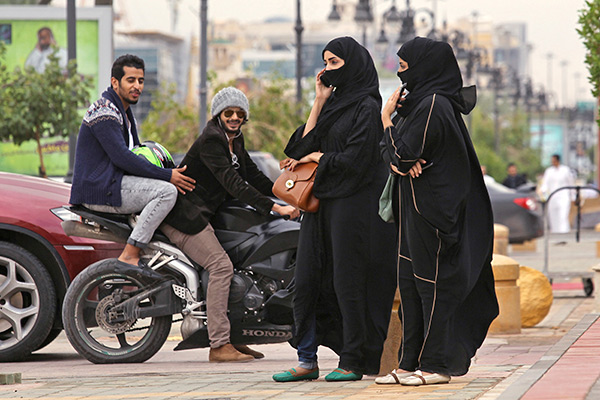 Саудын Арабт эмэгтэйчүүд анх удаа сонгуульд оролцоно
