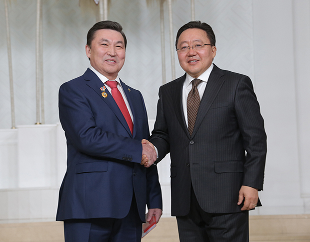 УИХ-ын гишүүн А.Бакей   “Монгол Улсын гавьяат эдийн засагч” цол хүртлээ