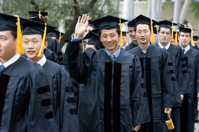 Америкийн оюутны хотхонуудад амьдардаг Хятадын шинэ үеийн баячууд