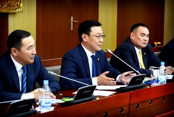 Ж.Эрдэнэбат: Төсвийн байгууллагууд Монголдоо үйлдвэрлэдэг бараа бүтээгдэхүүнийг гаднаас авахгүй