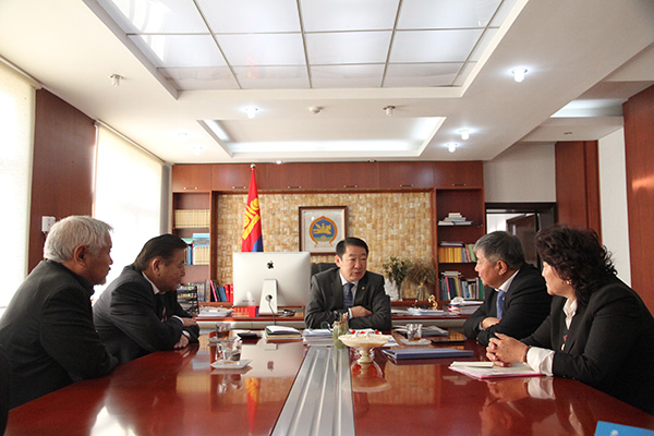 БСШУС-ын сайд Монголын багш нарын төлөөллийг хүлээн авч уулзлаа