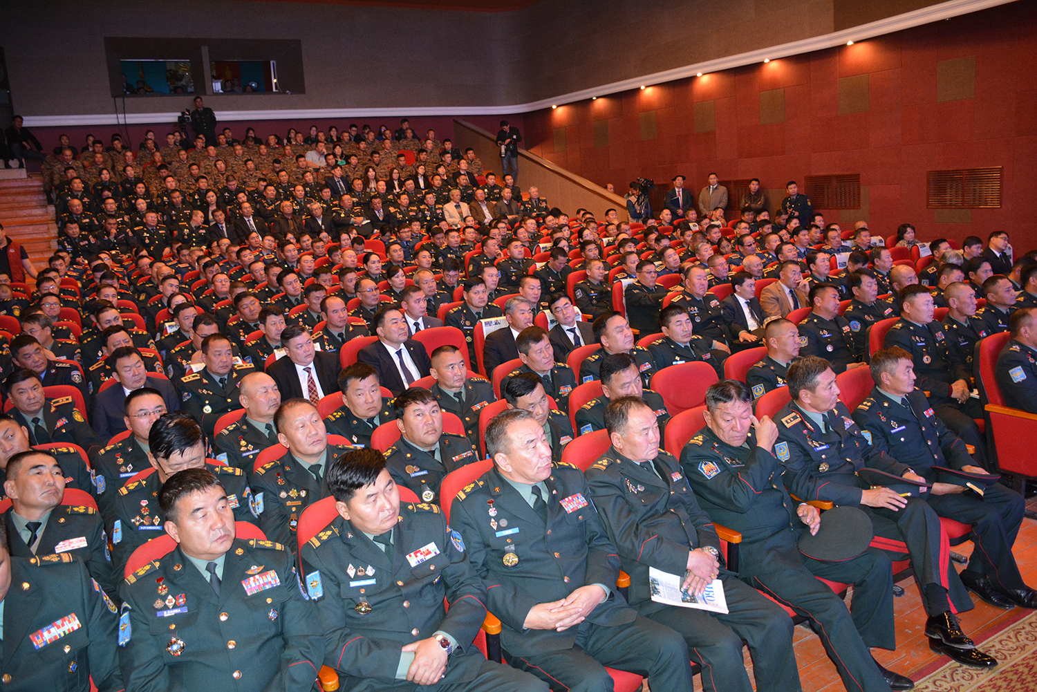 Монгол Улсын Батлан хамгаалахын багц хуулийг хүлээлгэн өглөө