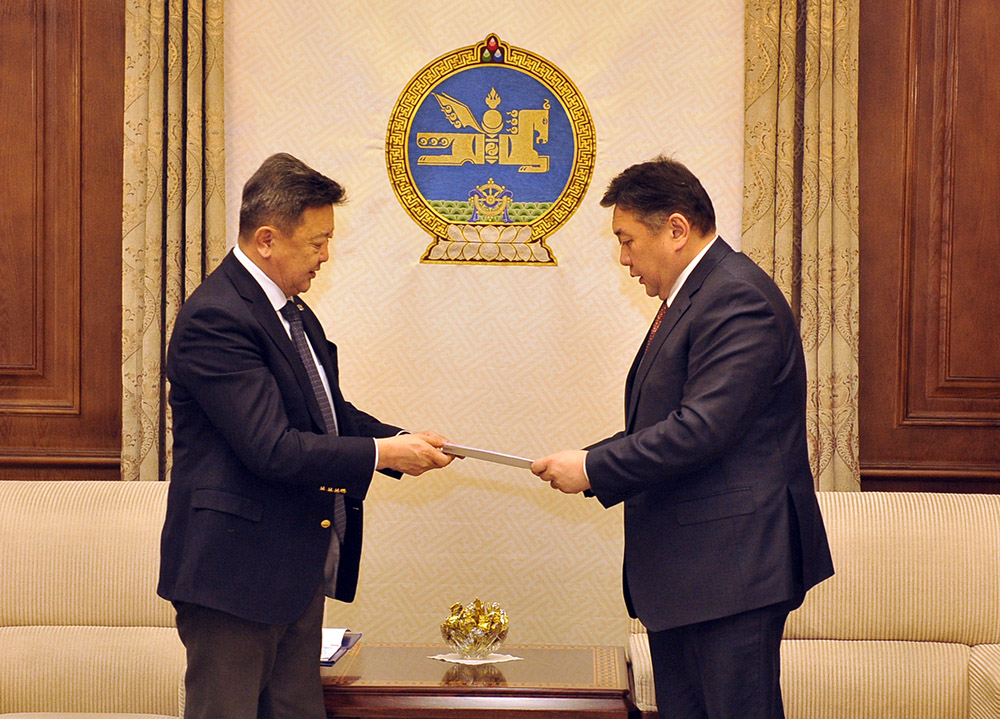 Монгол Улсын Ерөнхийлөгчийн сонгуулийн тухай хуулийн төслийг өргөн барилаа
