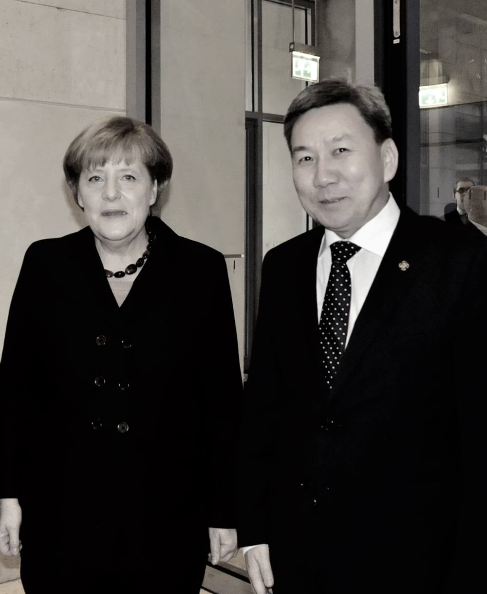 Л.Болд ХБНГУ-ын Холбооны канцлер А.Меркельтэй уулзлаа