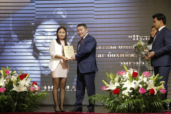 Монгол Улсын Ерөнхийлөгч Х.Баттулга “Балдорж” сангийн тэргүүн байрын шагналыг гардуулан өгөв