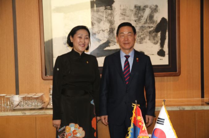 Монгол-Солонгосын боловсрлын сайд нар уулзлаа