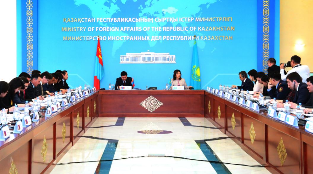 Харилцааг шинэ шатанд гаргасан Астанагийн хуралдаан