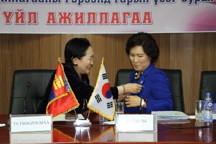 “Happy mom” төслийг Монголд хэрэгжүүлэх гэрээнд гарын үсэг зурлаа