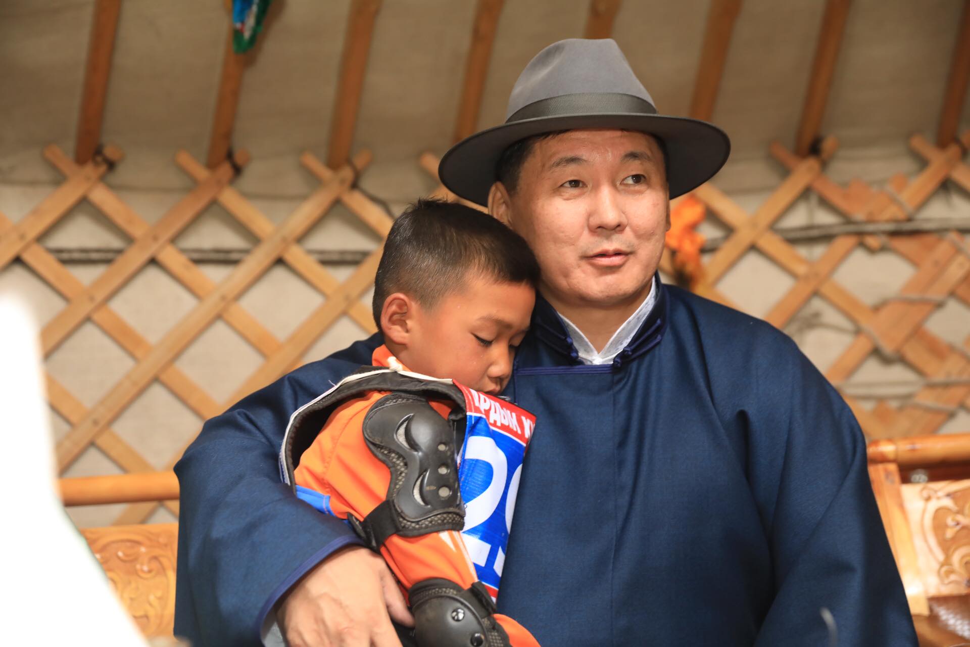 Монгол Улсын Ерөнхий сайд У.Хүрэлсүх түрүү соёолонгийн галаар зочиллоо