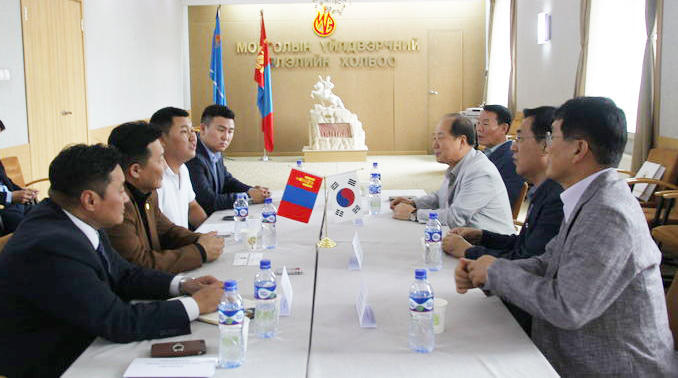 МҮЭ-ийн холбооны Ерөнхийлөгч Х.Амгаланбаатар Солонгосын Эрчим хүчний төлөөллийг хүлээн авч уулзлаа