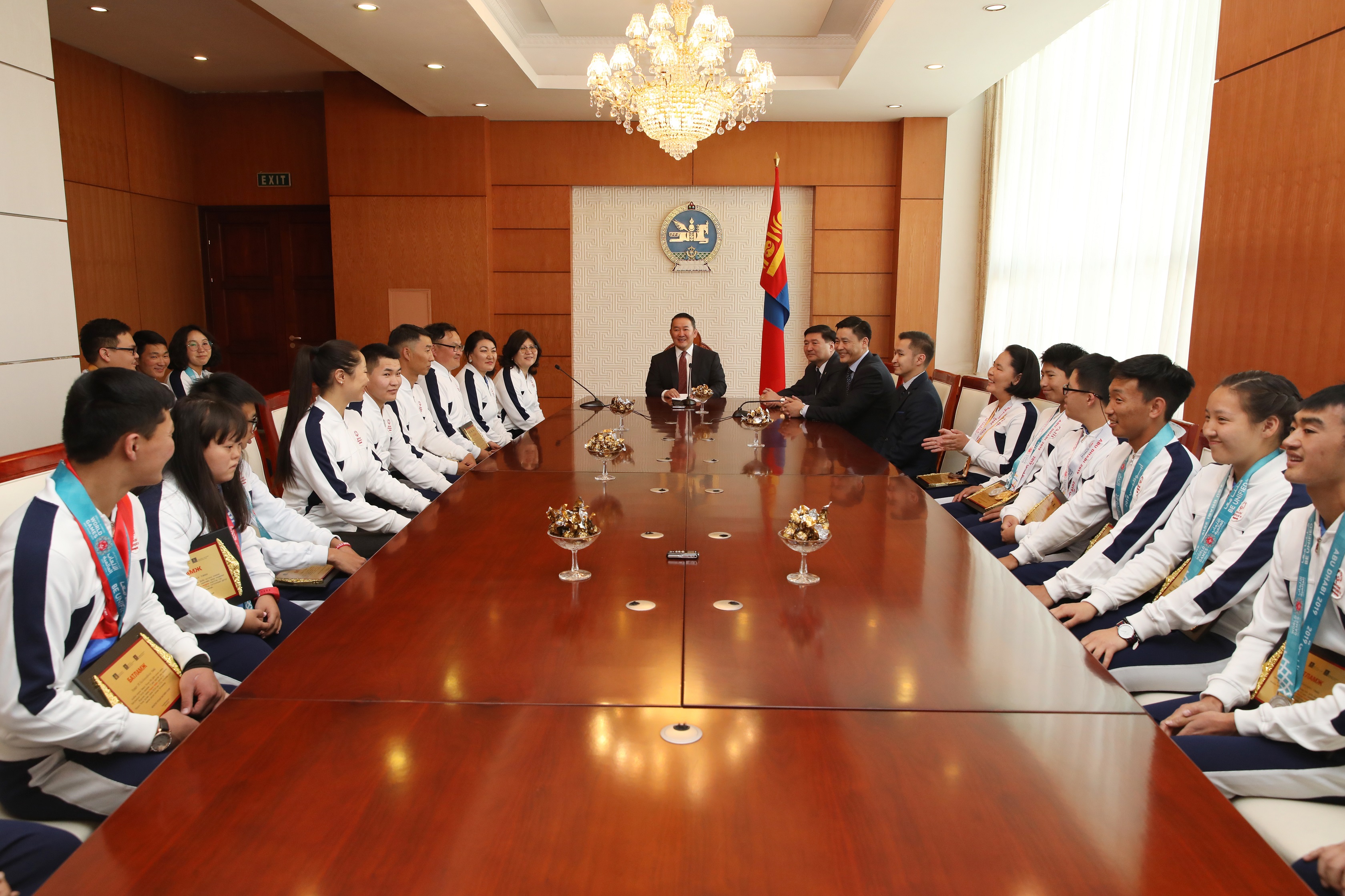 Монгол Улсын Ерөнхийлөгч Х.Баттулга тусгай олимпын зуны наадамд эх орноо төлөөлөн амжилттай оролцсон баг тамирчдыг хүлээн авч уулзав