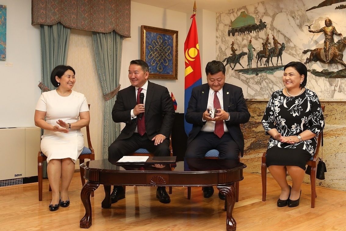 Монгол Улсын Ерөнхийлөгч Х.Баттулга АНУ-д оршин сууж буй монголчуудтайгаа уулзаж, ярилцлаа