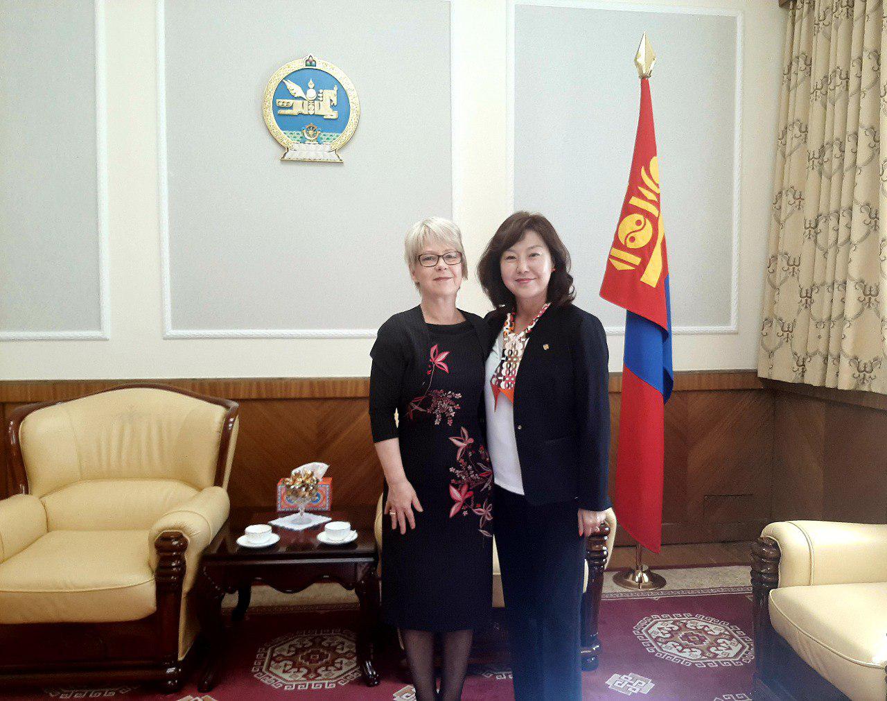 Эрүүл мэндийн сайд Д.Сарангэрэл НҮБ-ын Монгол Улс дахь Суурин зохицуулагч асан Биата Транкман-ыг хүлээн авч уулзлаа