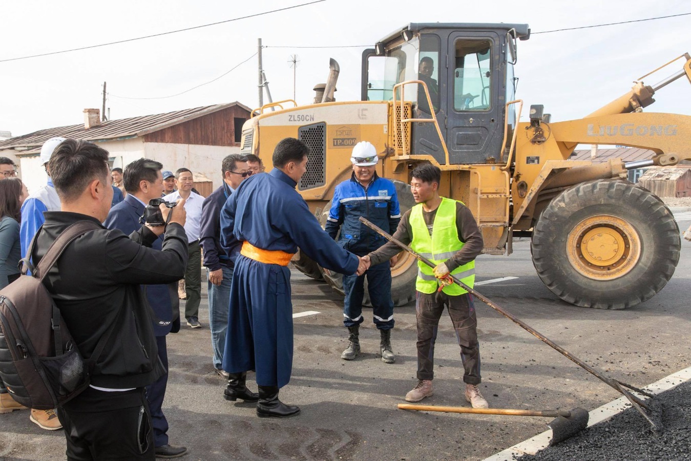 Чингис хаан хот-Бэрх тосгон чиглэлийн замыг ирэх сард ашиглалтад хүлээж авна