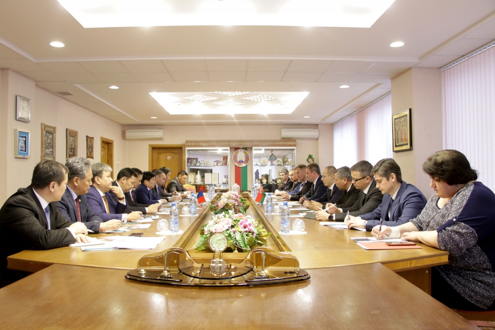 Беларусийн аж үйлдвэрийн бүтээгдэхүүнийг Монгол Улсад нийлүүлэх талаар санал солилцлоо