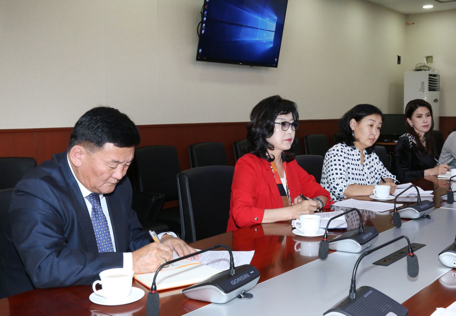 БОАЖ-ын сайд Д.Сарангэрэл Монголын Мянганы сорилтын сангийн  удирдлагуудыг хүлээн авч уулзлаа