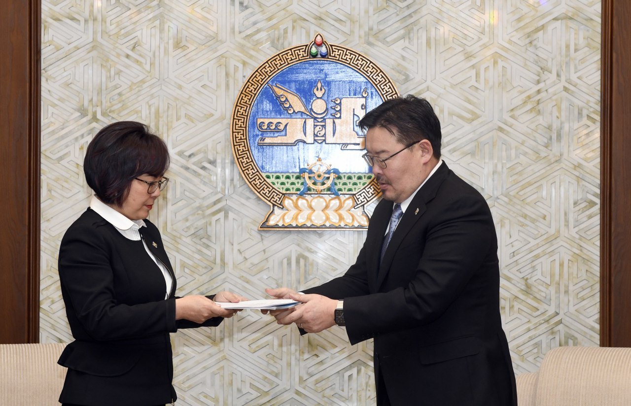 “Монгол Улсын Их Хурал 30 жил” ойн хүндэт медаль бий болгох тухай тогтоолын төслийг өргөн барилаа