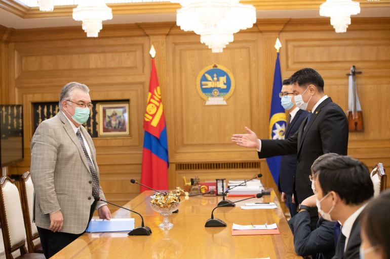 Монгол Улсад 2021 оны эхний улиралд коронавирусний эсрэг вакцин оруулж ирэхээр ярилцлаа