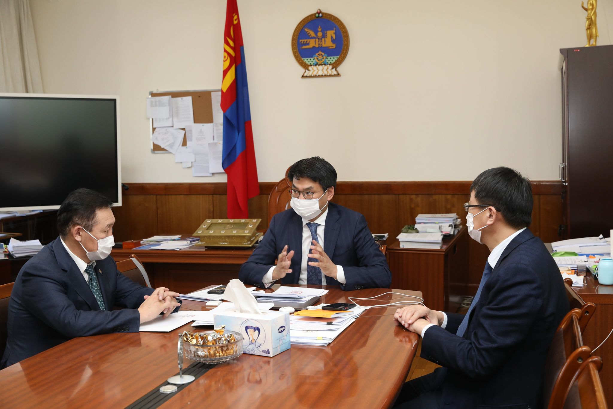 Монгол Улсын Ерөнхий сайдад нэр дэвшүүлэх тухай албан бичгийг ирүүллээ
