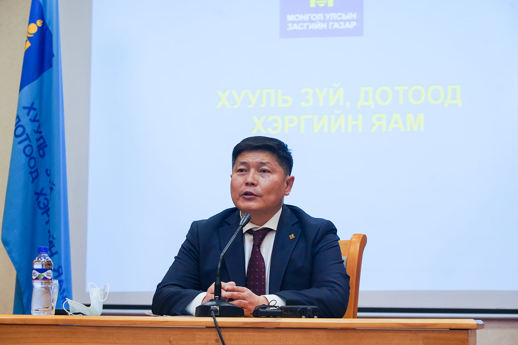 Монгол Улсын Засгийн газрын шийдвэрийн дагуу олон нийтийн цагдаа нарт урамшууллыг олголоо