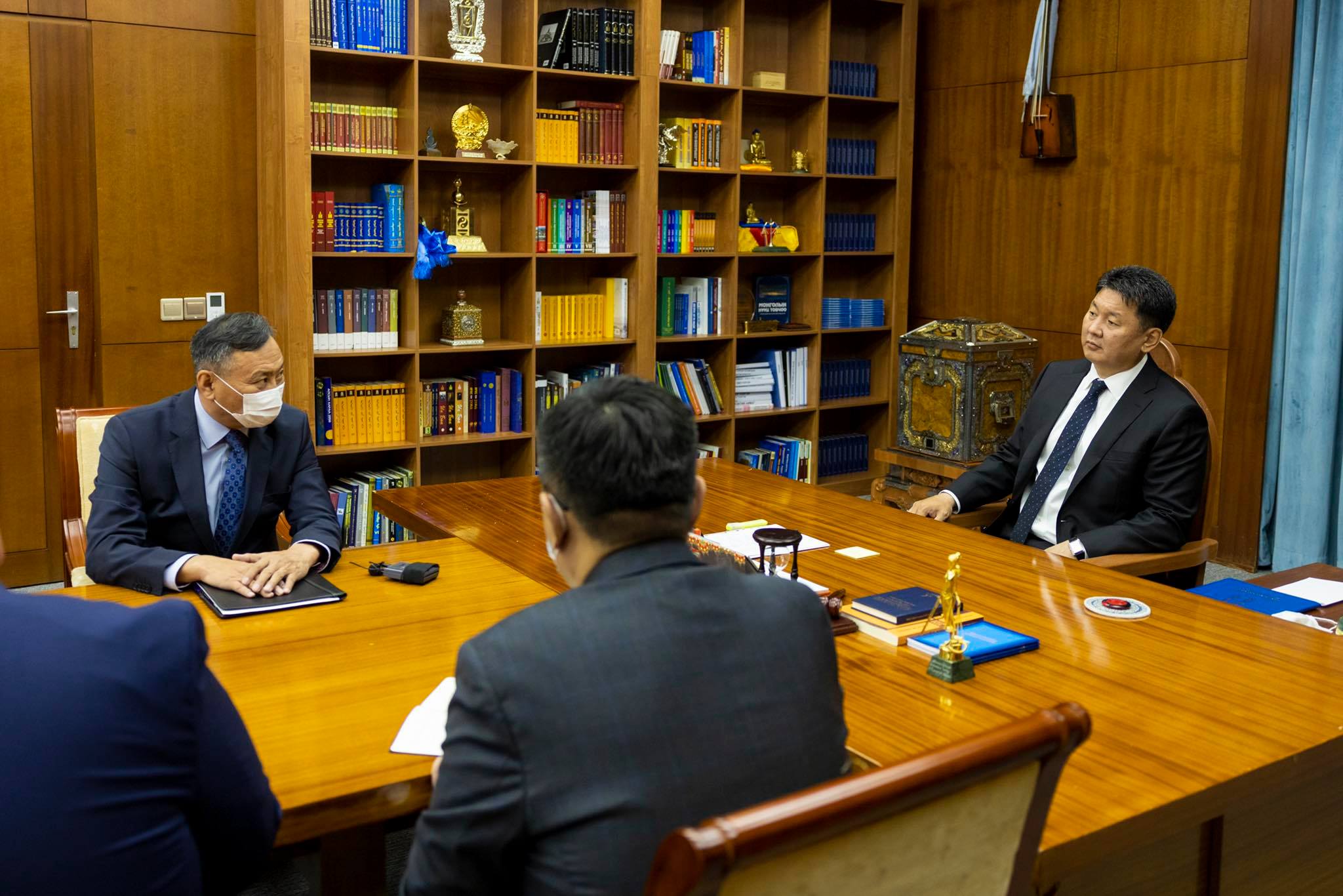 Монгол Улсын Ерөнхийлөгч У.Хүрэлсүхэд Улсын Ерөнхий прокурор Б.Жаргалсайхан бараалхав