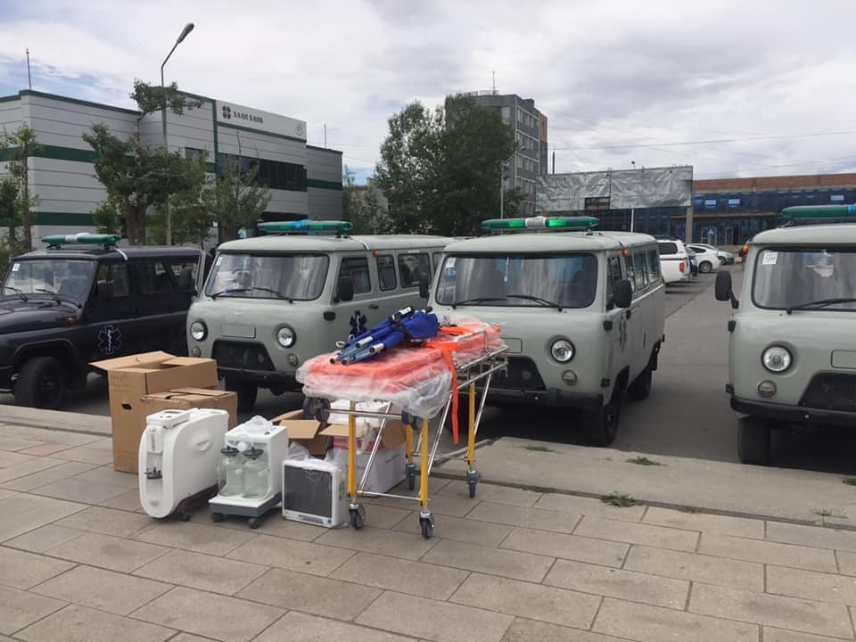 Баян-Өлгий аймгийн Нэгдсэн эмнэлэг болон зарим сумд түргэн тусламжийн автомашинтай боллоо